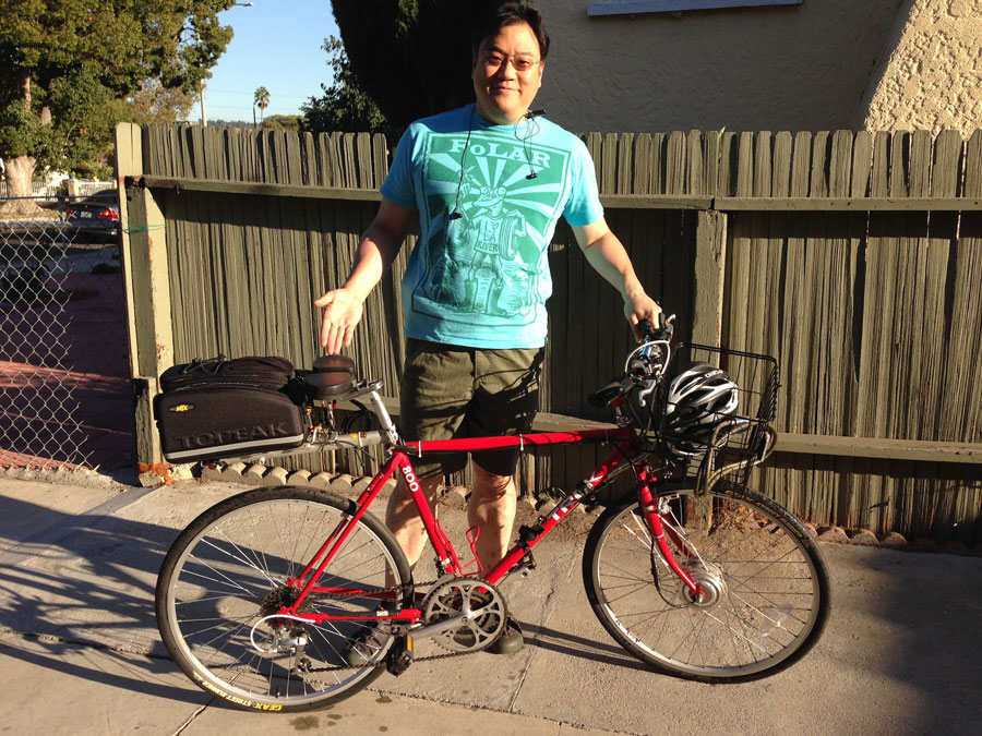 Noseless bike saddle on an old school Trek commuter bike makes a smile from ear to ear. It's a prostate safe bike seat!